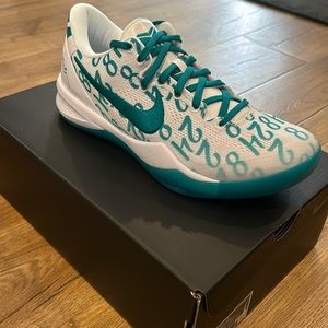 Nike Kobe viii Protro sneakers in white-emerald